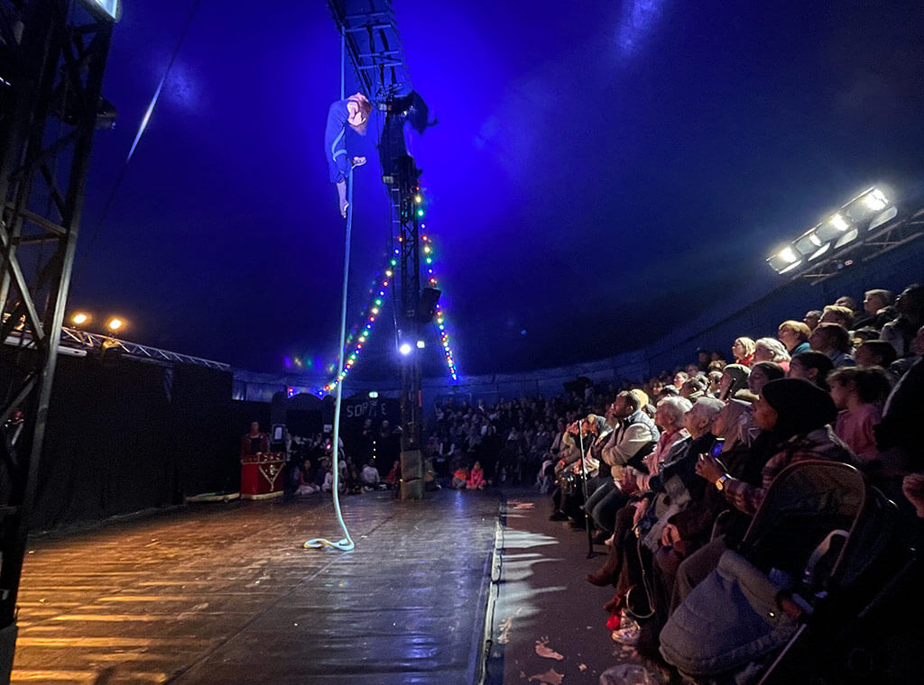 sham_spectacles_temps_forts_spectacle_1024x760_c Spectacle sous chapiteau - SHAM Spectacles